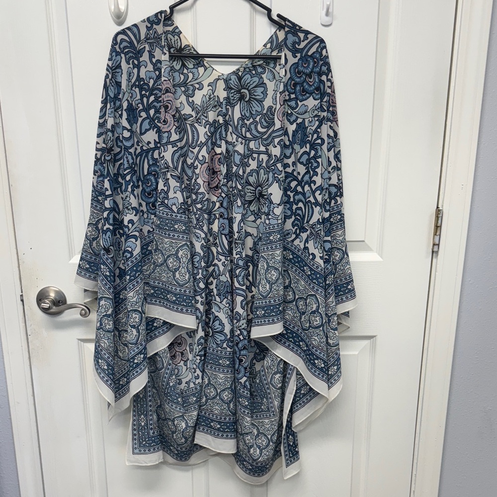 Floral Patterned kimono - Picture 1 of 3